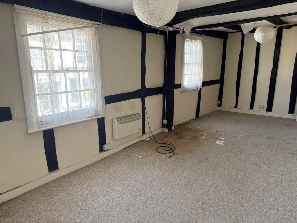 Lot: 22 - SUBSTANTIAL MIXED USE PERIOD PROPERTY WITH DEVELOPMENT POTENTIAL - View of living room at front overlooking High Street